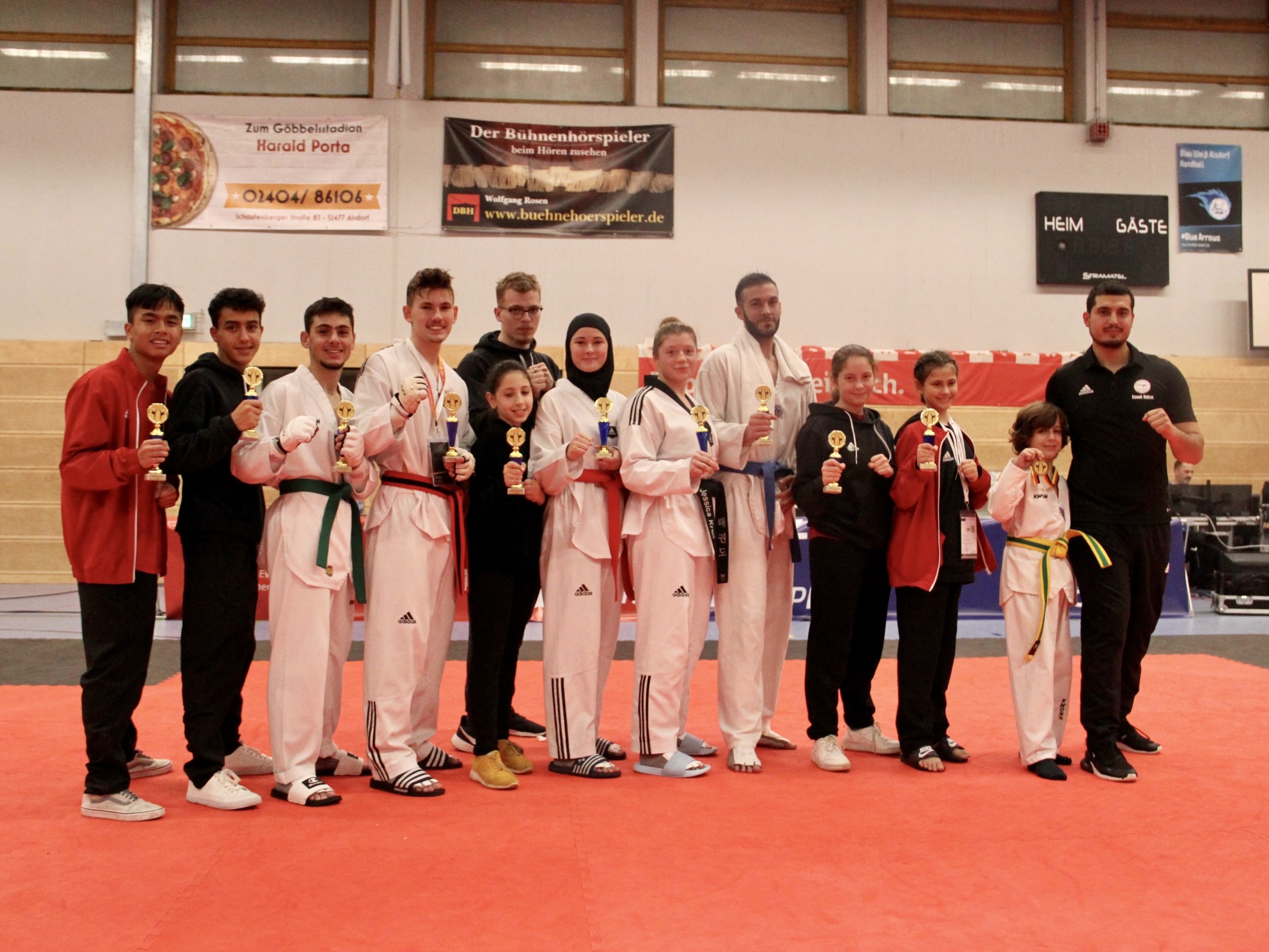 Gruppenbild der Kämpfer und Coaches Image