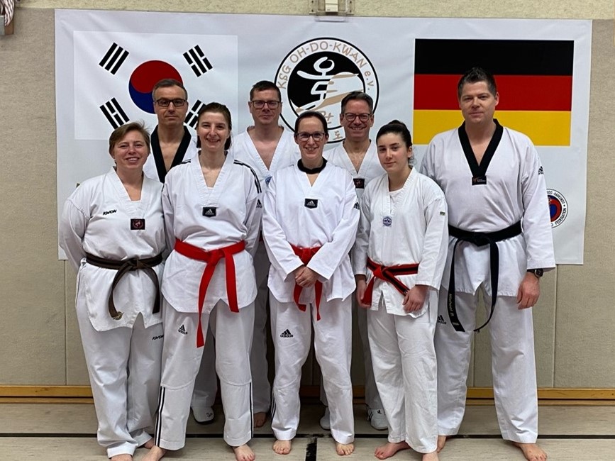 Olga Dietrich, Carsten Simon, Monika Machon, Martin Hübner, Susanne Piecuch, Ulrich Kölsch, Deniz Korkmaz, Michael Balduin Image