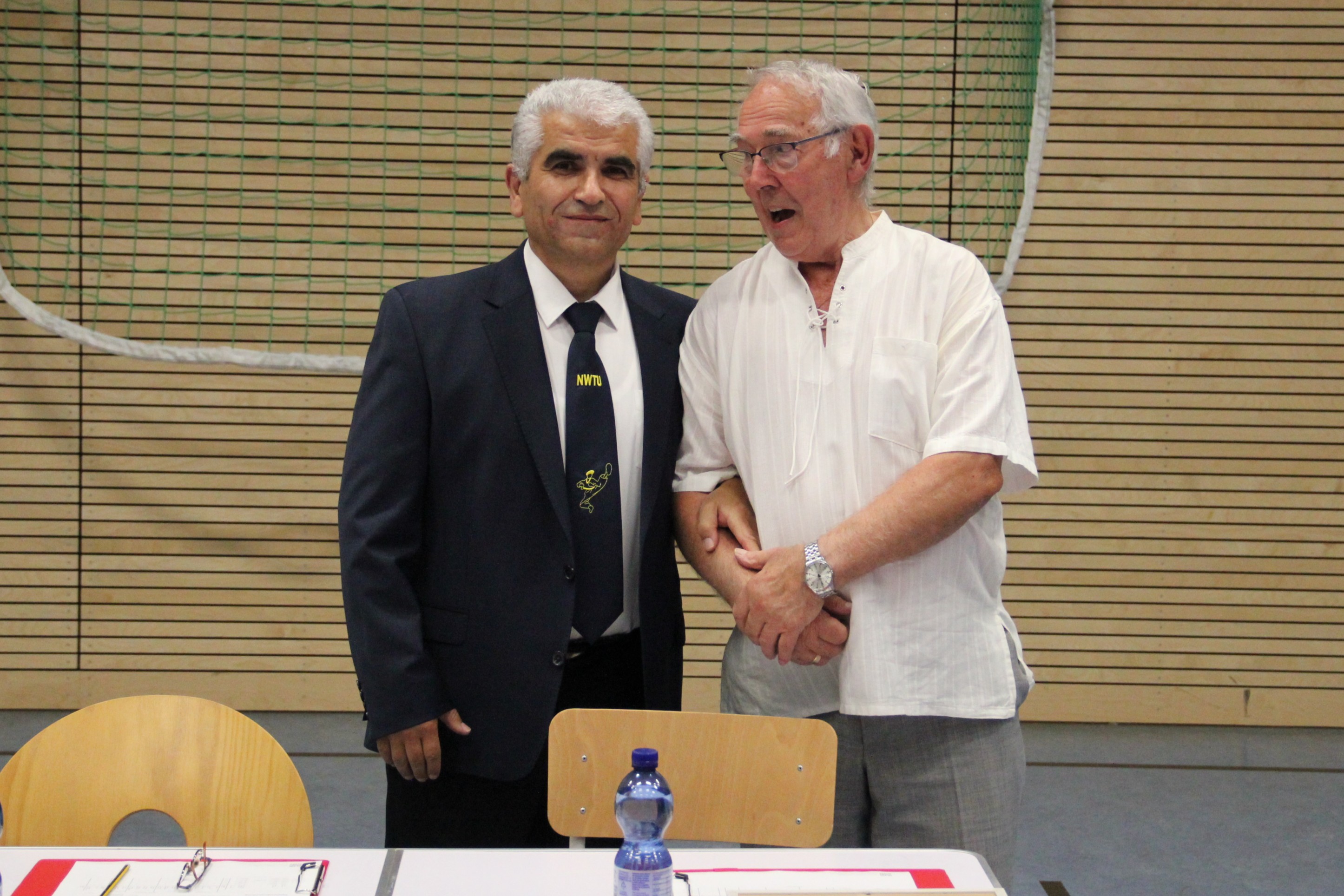 von links: Meister Sadettin Özdemir und Ehrengast Hermann Josef Lehsmeister Image